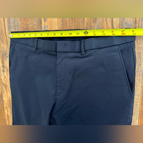 Tommy Hilfiger Men’s Flat Front, Straight Leg Casual Slacks, Navy Size 36x30 - Picture 2 of 9